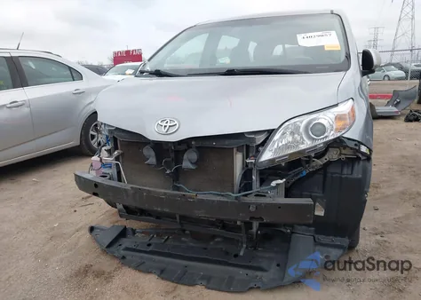 2012 Toyota Sienna Base V6 7 Passenger z USA, uszkodzony, nr VIN 5TDZK3DC0CS264067